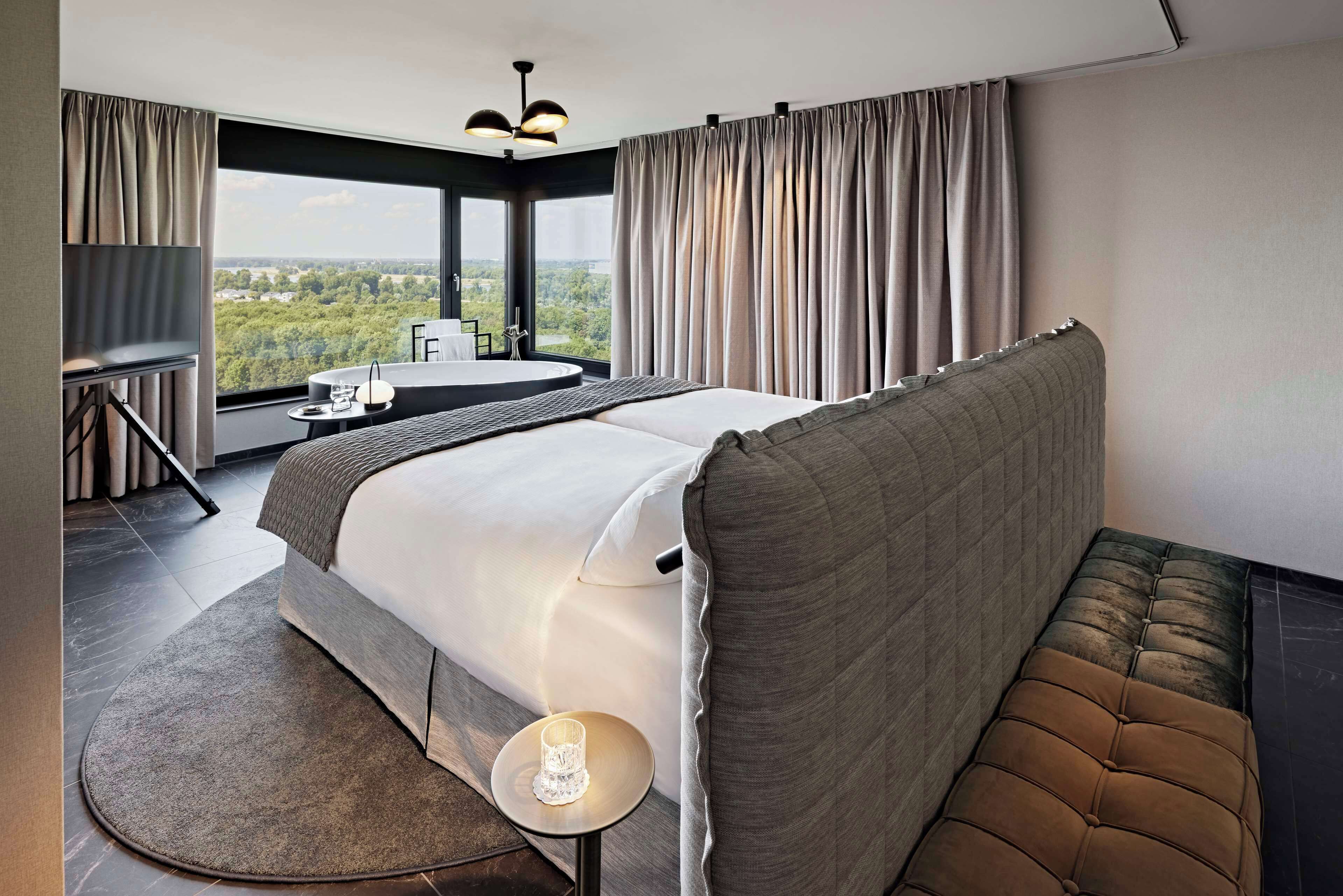 minibar, in-room safe, desk, laptop workspace