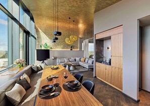 Minibar, safe på rommet, skrivebord og skrivebord for bærbar PC