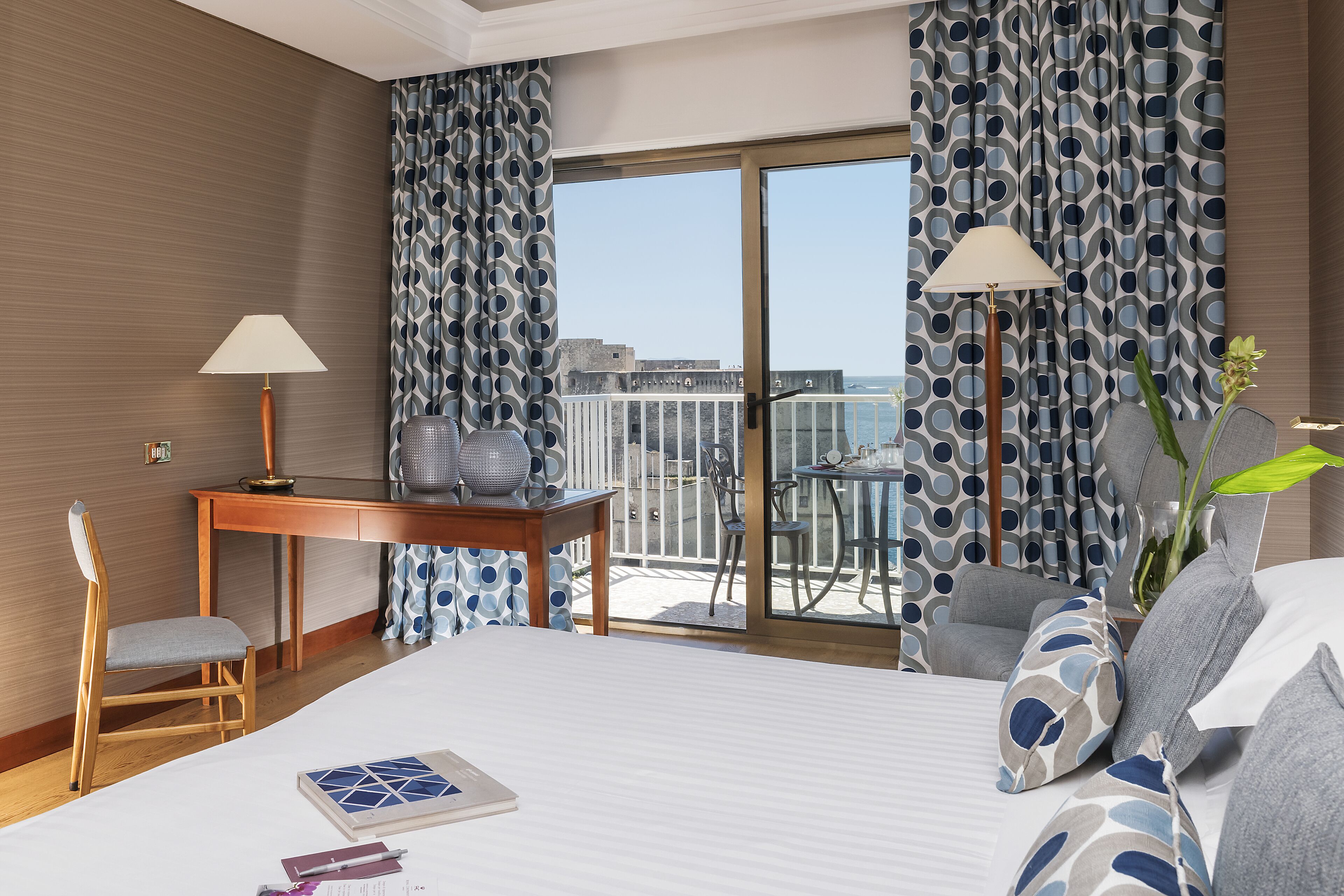 Hypo-allergenic bedding available, in-room safe, bed sheets