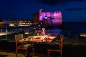 2 restaurants, breakfast, lunch, dinner served; Italian cuisine