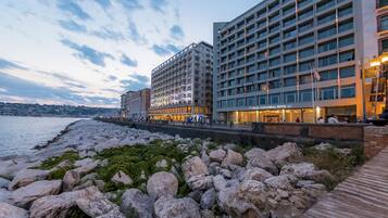 Fassade der Unterkunft – Abend/Nacht