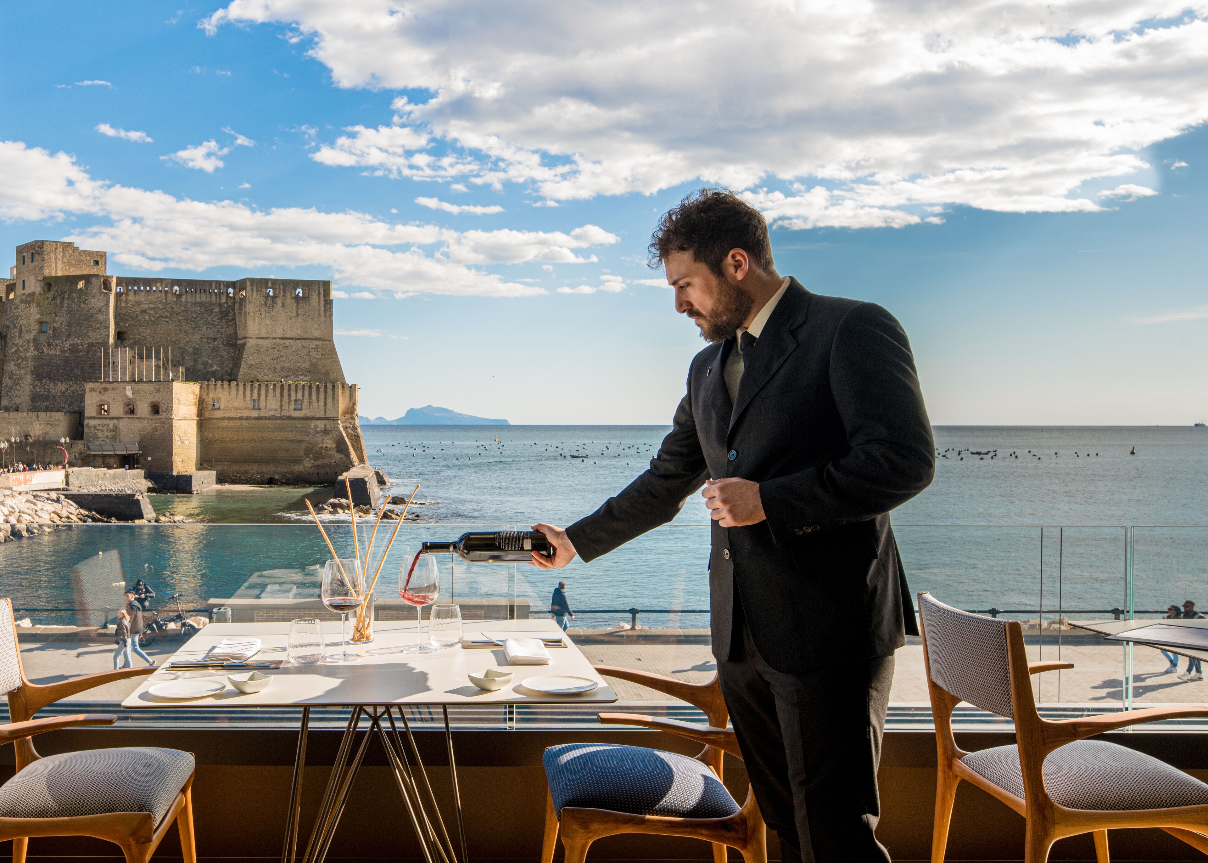 2 ristoranti; aperti a colazione, a pranzo e a cena