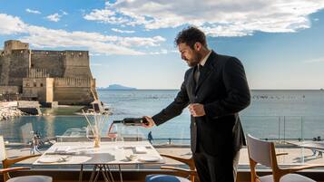 2 ristoranti; aperti a colazione, a pranzo e a cena