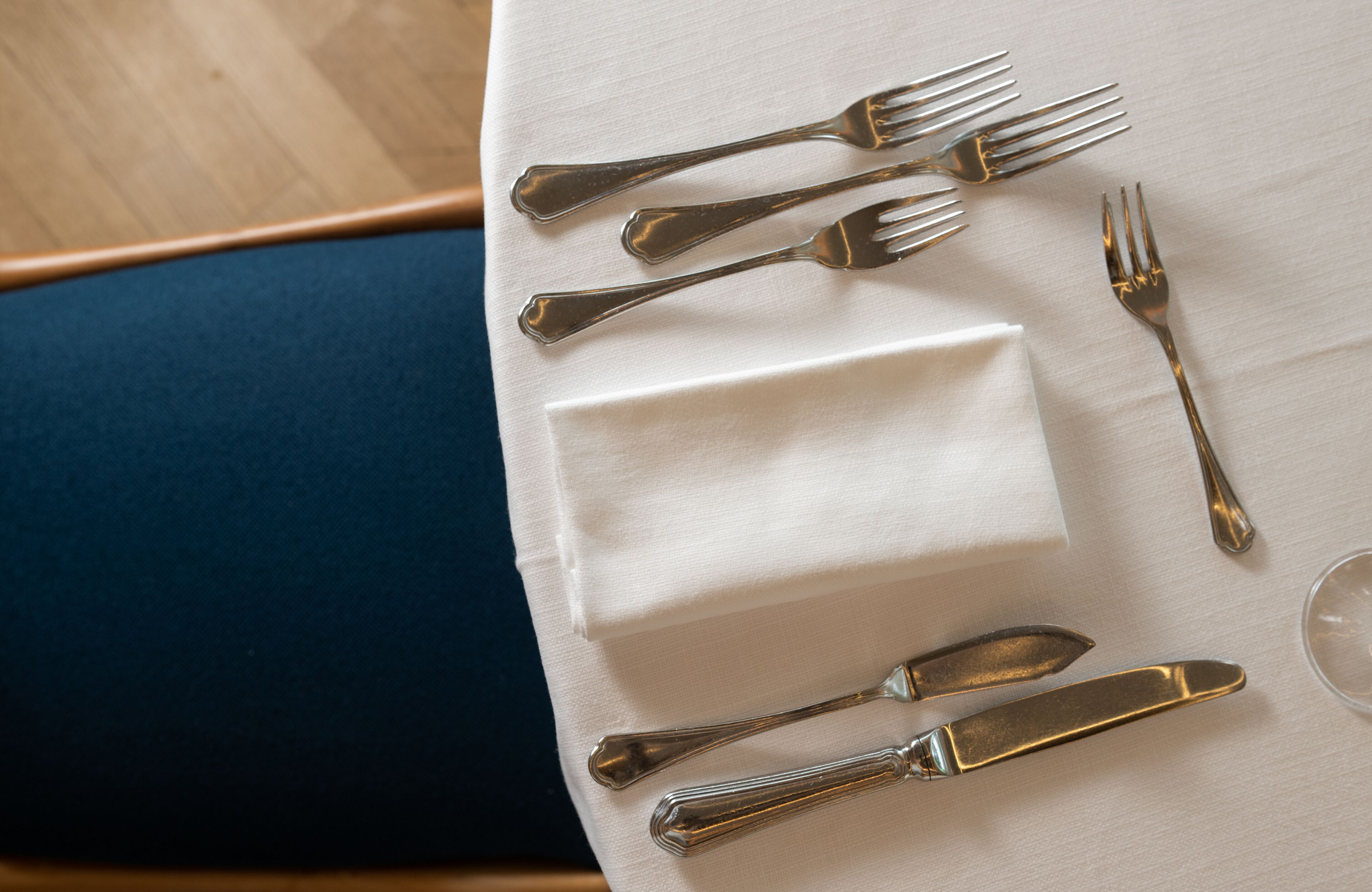 2 restaurants, breakfast, lunch, dinner served; italian cuisine