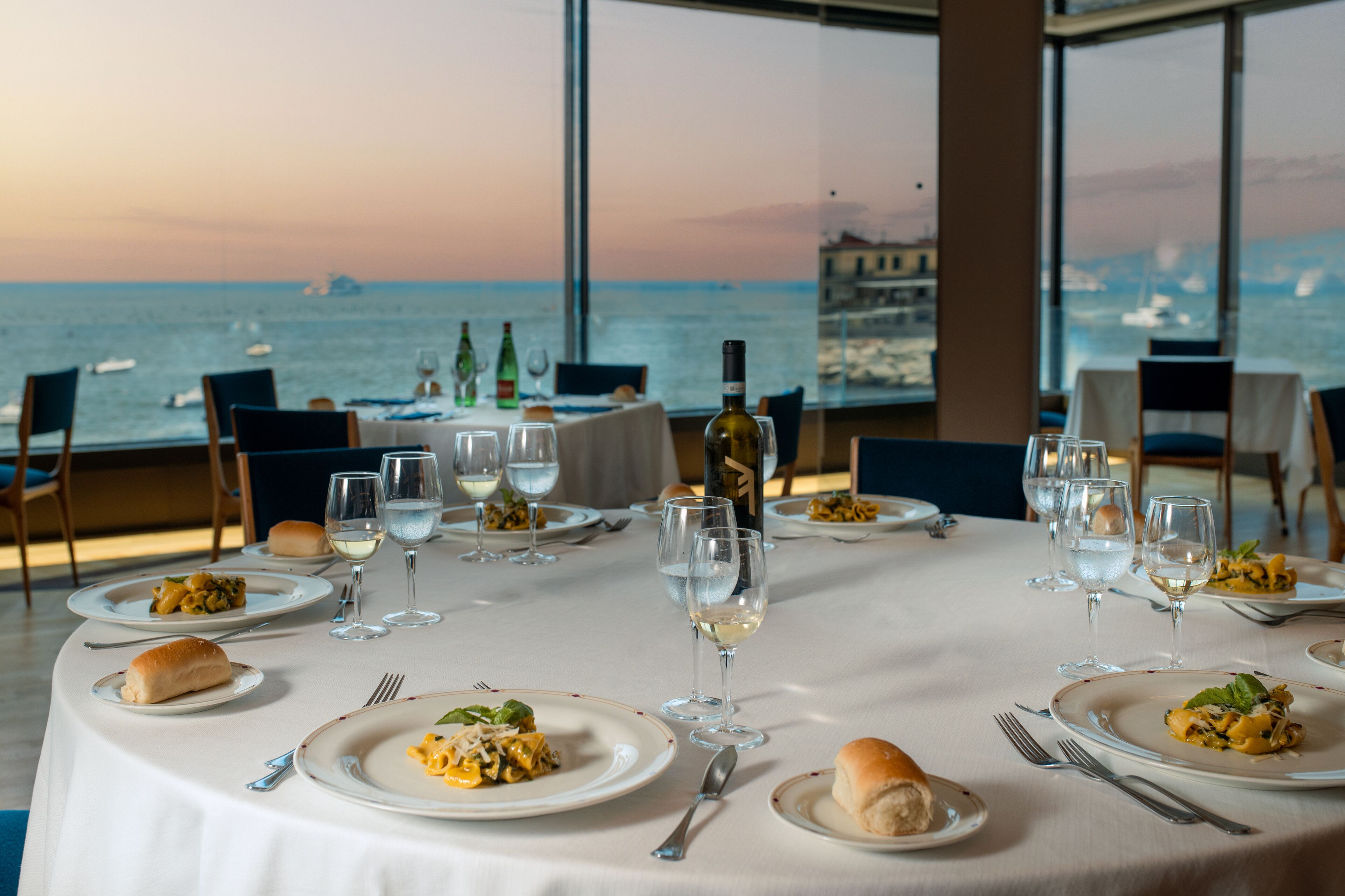 2 restaurants, breakfast, lunch, dinner served; italian cuisine