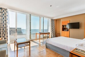 Habitación doble Deluxe, vista al mar | Ropa de cama hipoalergénica y caja de seguridad en la habitación 