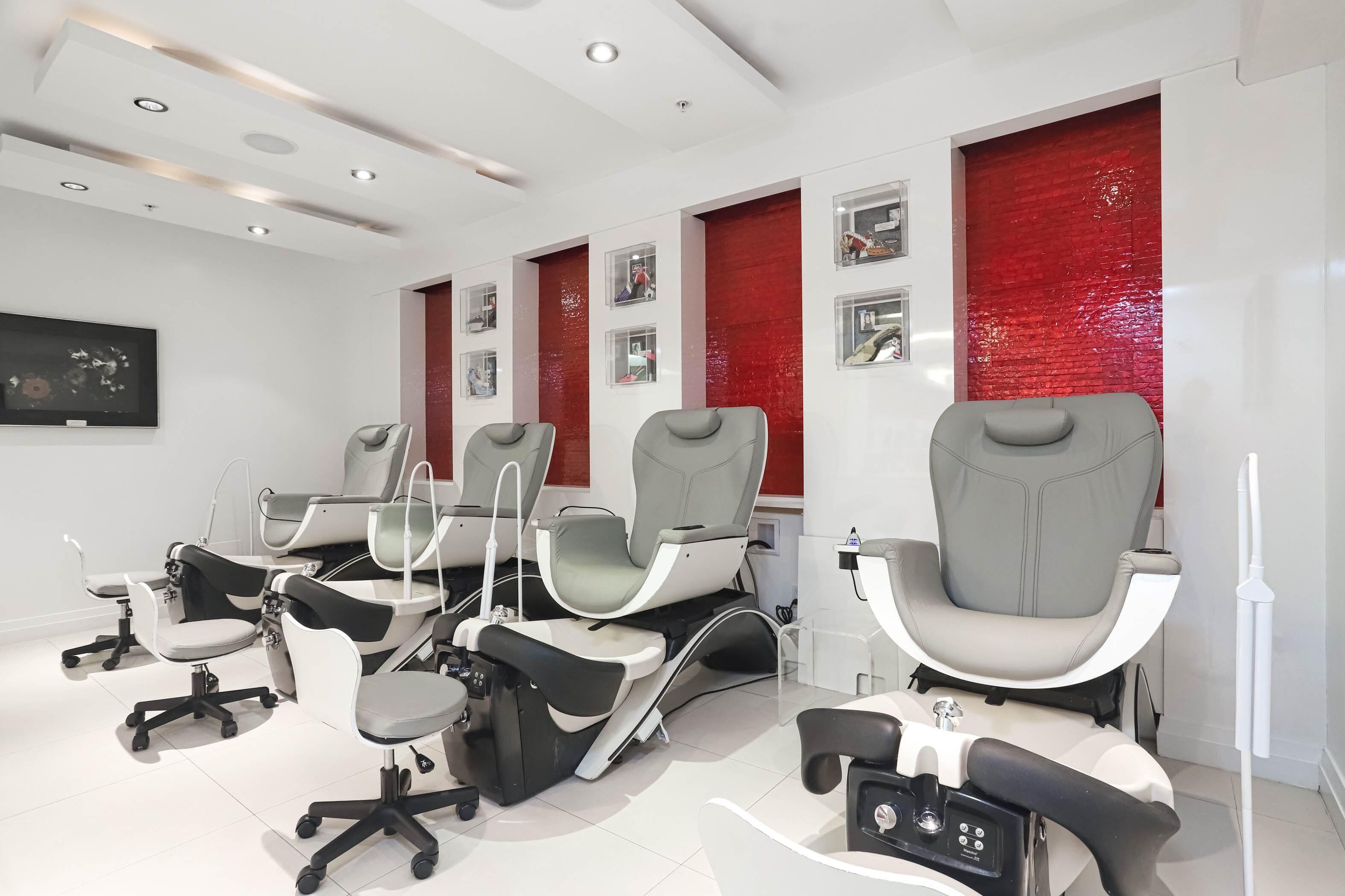 sauna, steam room, body treatments, aromatherapy, body scrubs, facials