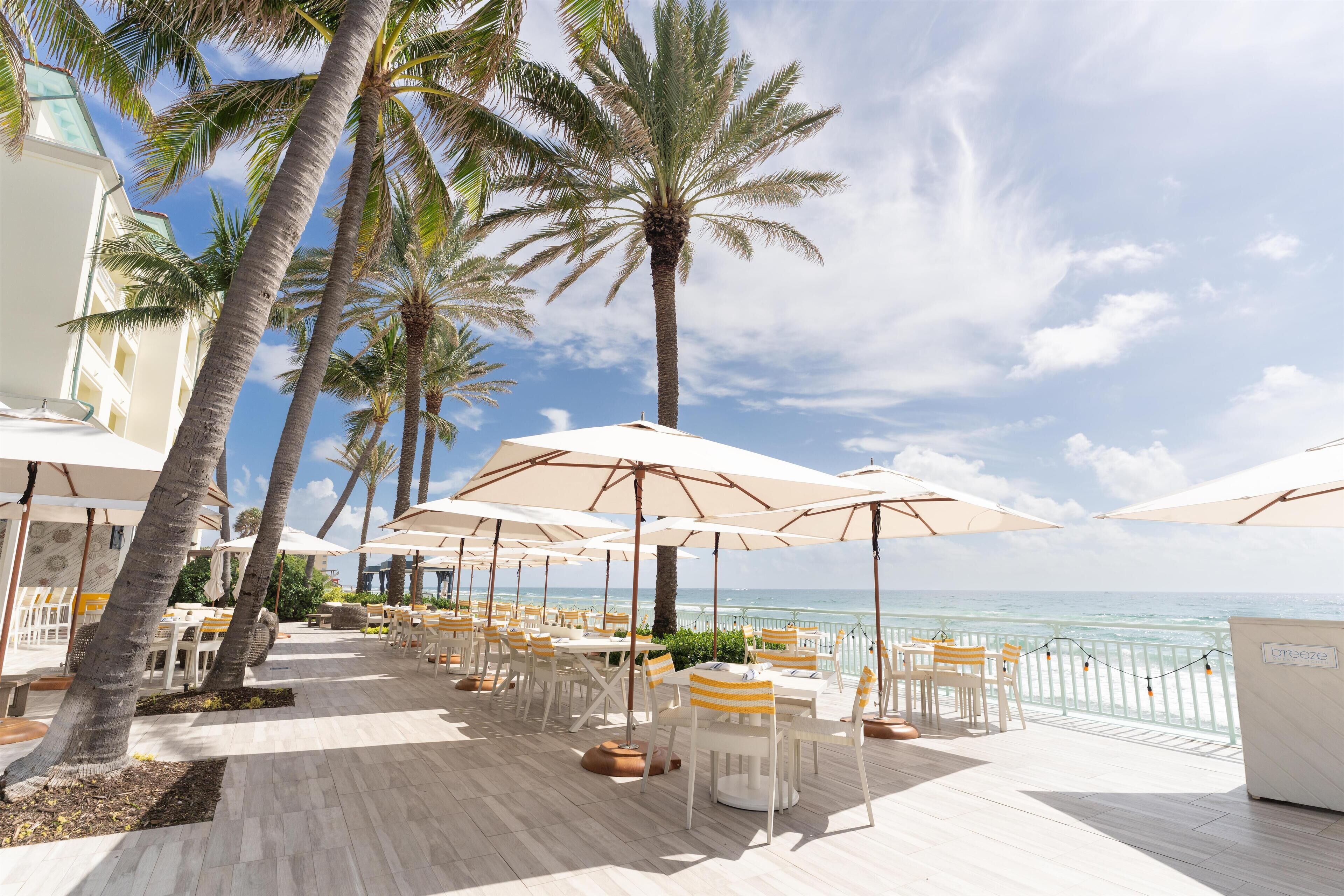 4 restaurantes, se sirven comidas, cenas y cocina americana