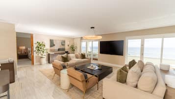 Suite | Bathroom | Separate bathtub and shower, designer toiletries, hair dryer, bathrobes