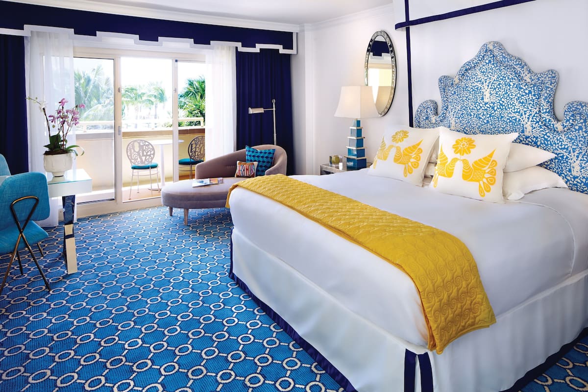 Premium bedding, in-room safe, desk, blackout drapes