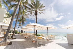 3 restaurants, breakfast, lunch, dinner served; American cuisine