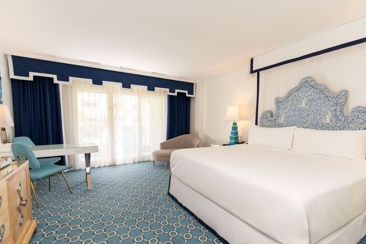 Premium bedding, in-room safe, desk, blackout curtains