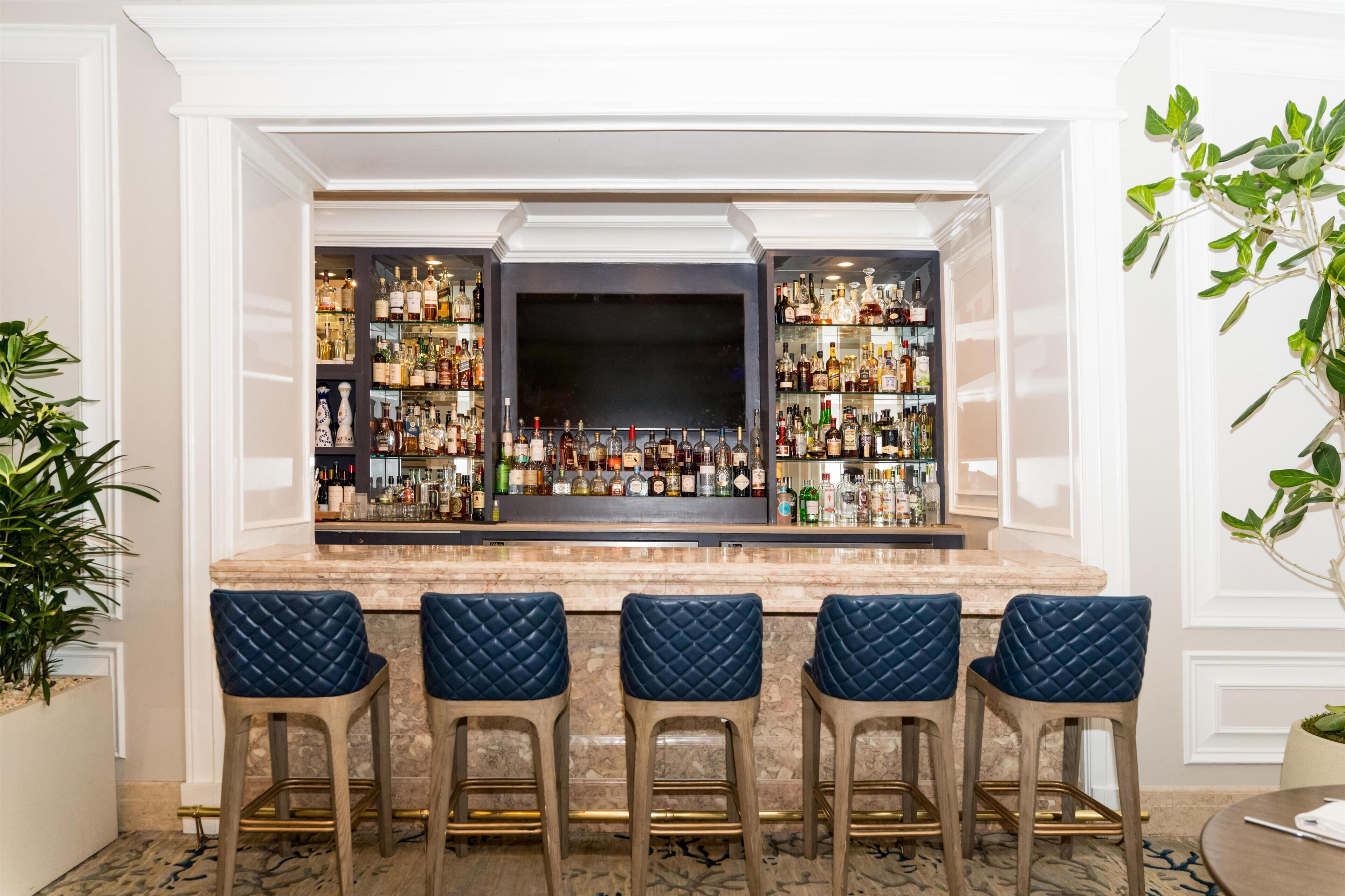 2 quầy bar/khu lounge, 2 quán bar cạnh hồ bơi 