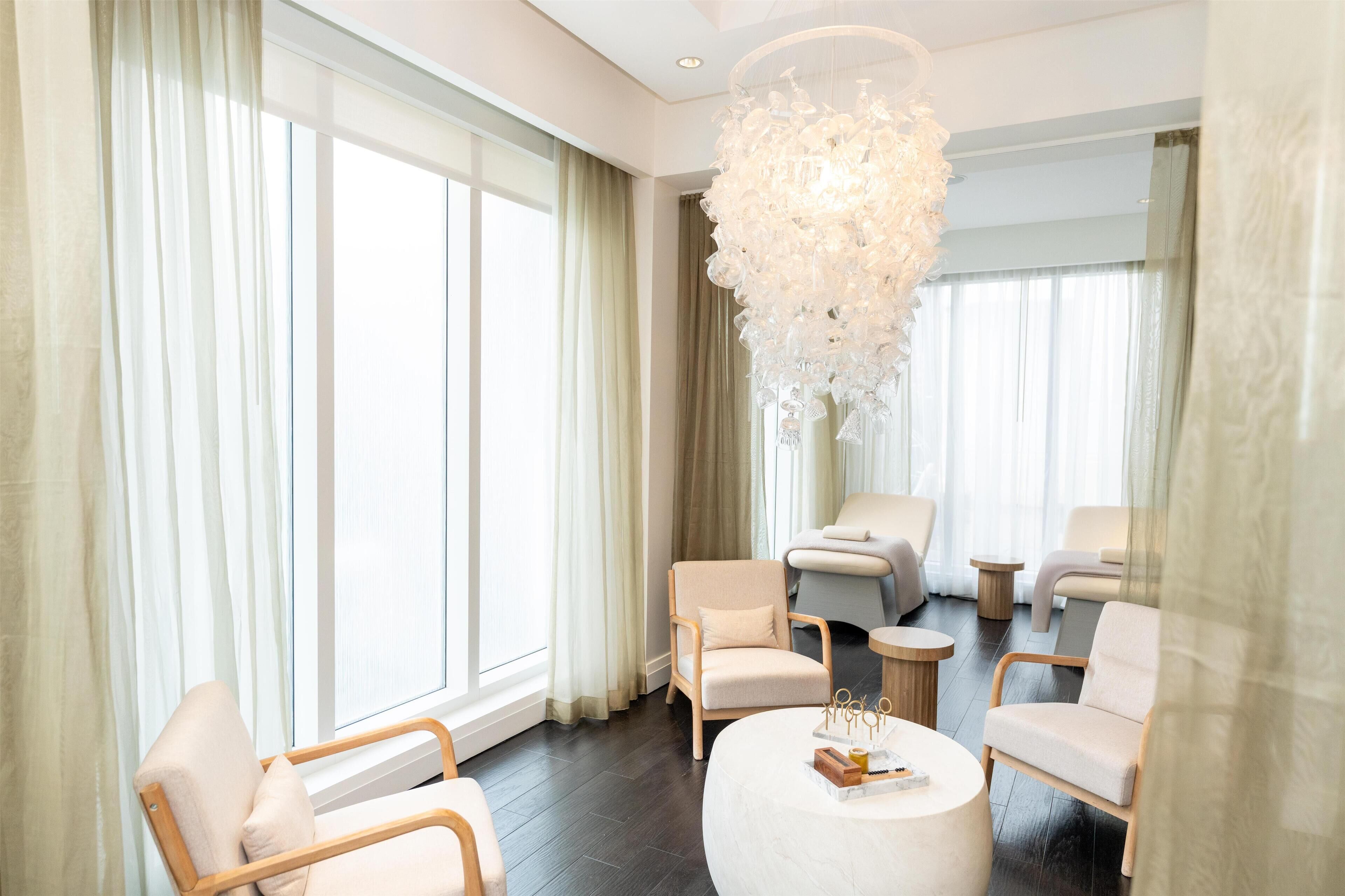 Behandlingsrum för par, bastu, bubbelpool och ångbastu