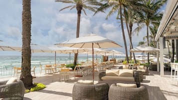 4 restaurants, lunch, dinner served; American cuisine