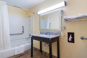 Individually decorated, individually furnished, iron/ironing board - Econo Lodge Battleboro - Rocky Mount I-95 (Battleboro)