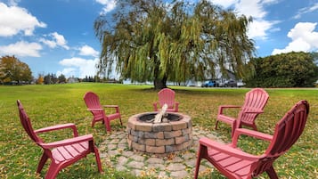 Desk, laptop workspace, iron/ironing board, free WiFi