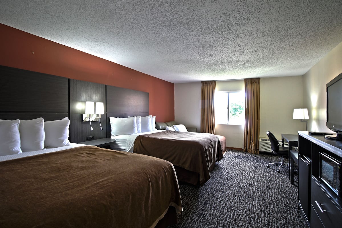Premium bedding, down comforters, desk, laptop workspace
