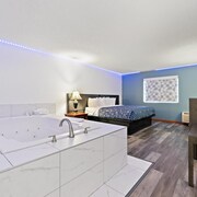 Chicago Club Inn & Suites