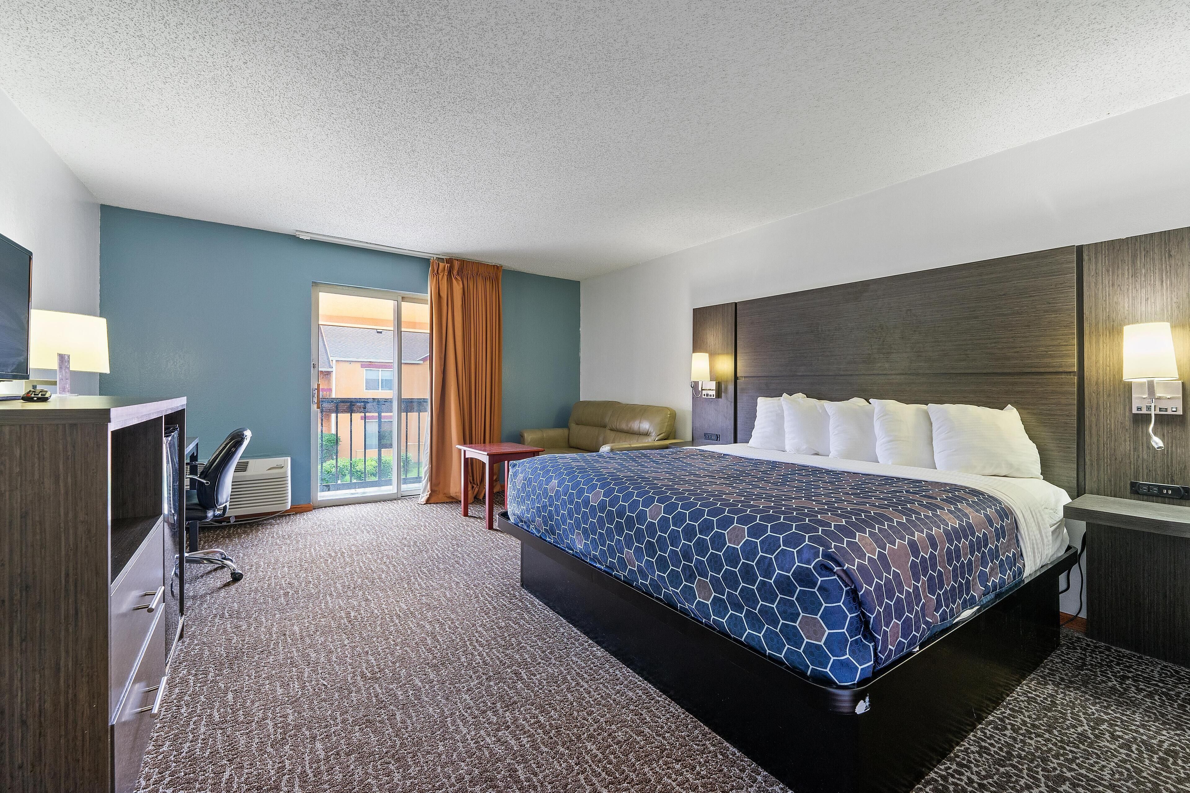 Habitación Premier, 1 cama de matrimonio grande, balcón | Ropa de cama de alta calidad, edredones de plumas, escritorio