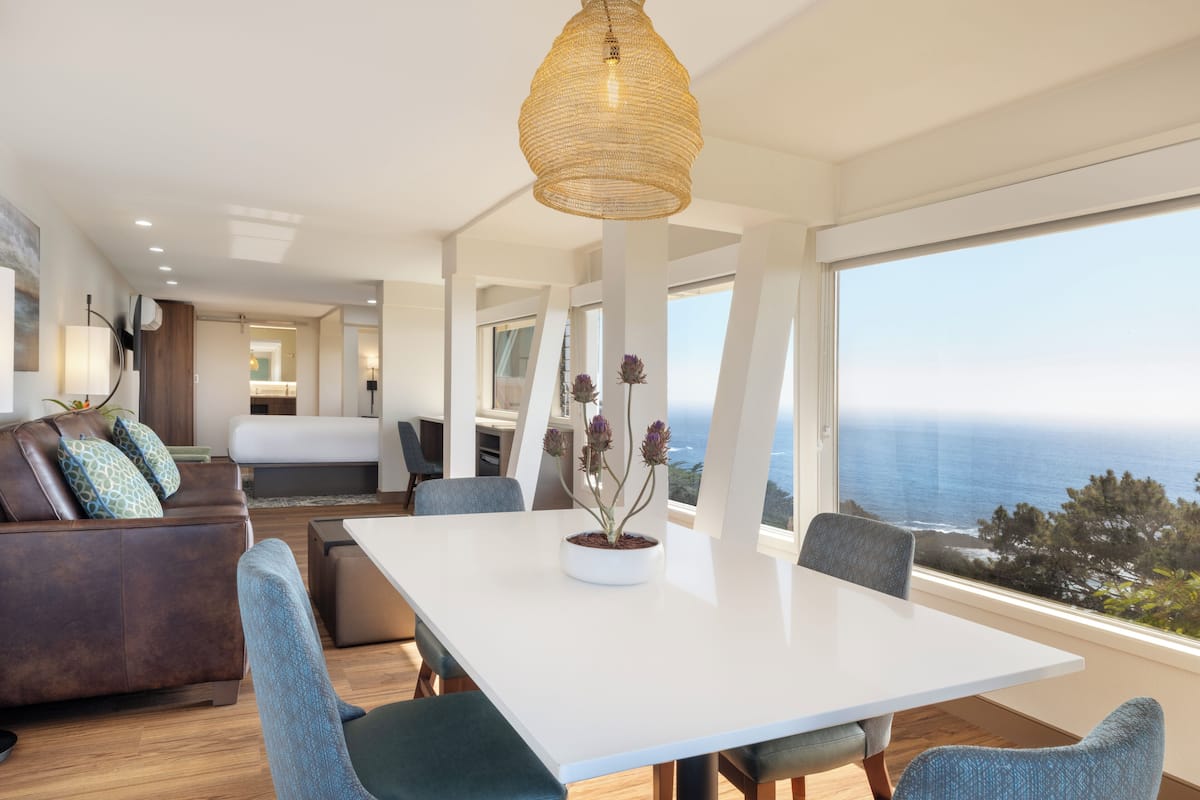 Suite, 1 queensize bed met slaapbank, uitzicht op zee | Luxe beddengoed, pillowtop-bedden, een kluis op de kamer, een bureau