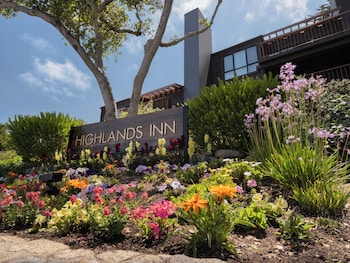 Hotel entrance at Hyatt Carmel Highlands