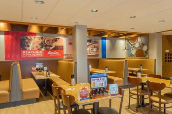 Free daily continental breakfast at Ramada by Wyndham Niagara Falls by the River