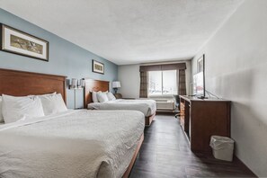 Phòng Tiêu chuẩn, 2 giường cỡ queen, không hút thuốc, tủ lạnh | Bộ đồ giường cao cấp, nệm có lớp đệm bông, két bảo mật tại phòng 