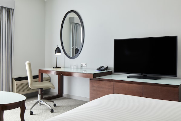 Egyptian cotton sheets, premium bedding, down comforters, pillowtop beds - Delta Hotels Cheshunt (Broxbourne)