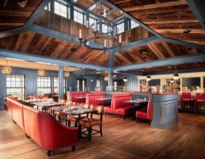 2 restaurants, breakfast served - Harbor View Hotel (Edgartown)