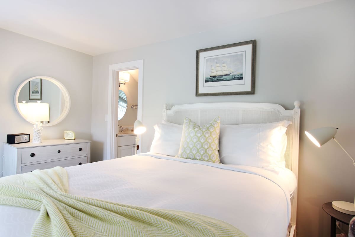 The Vineyard King | Frette Italian sheets, premium bedding, down comforters, pillowtop beds