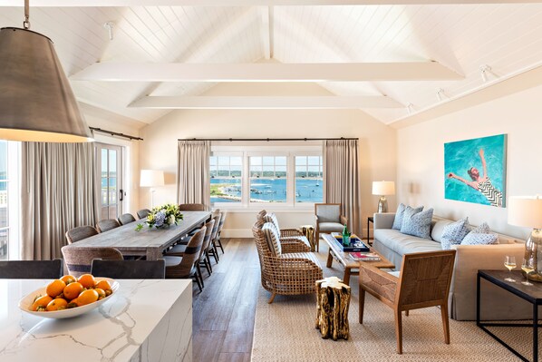 36-inch flat-screen TV with cable channels, TV - Harbor View Hotel (Edgartown)