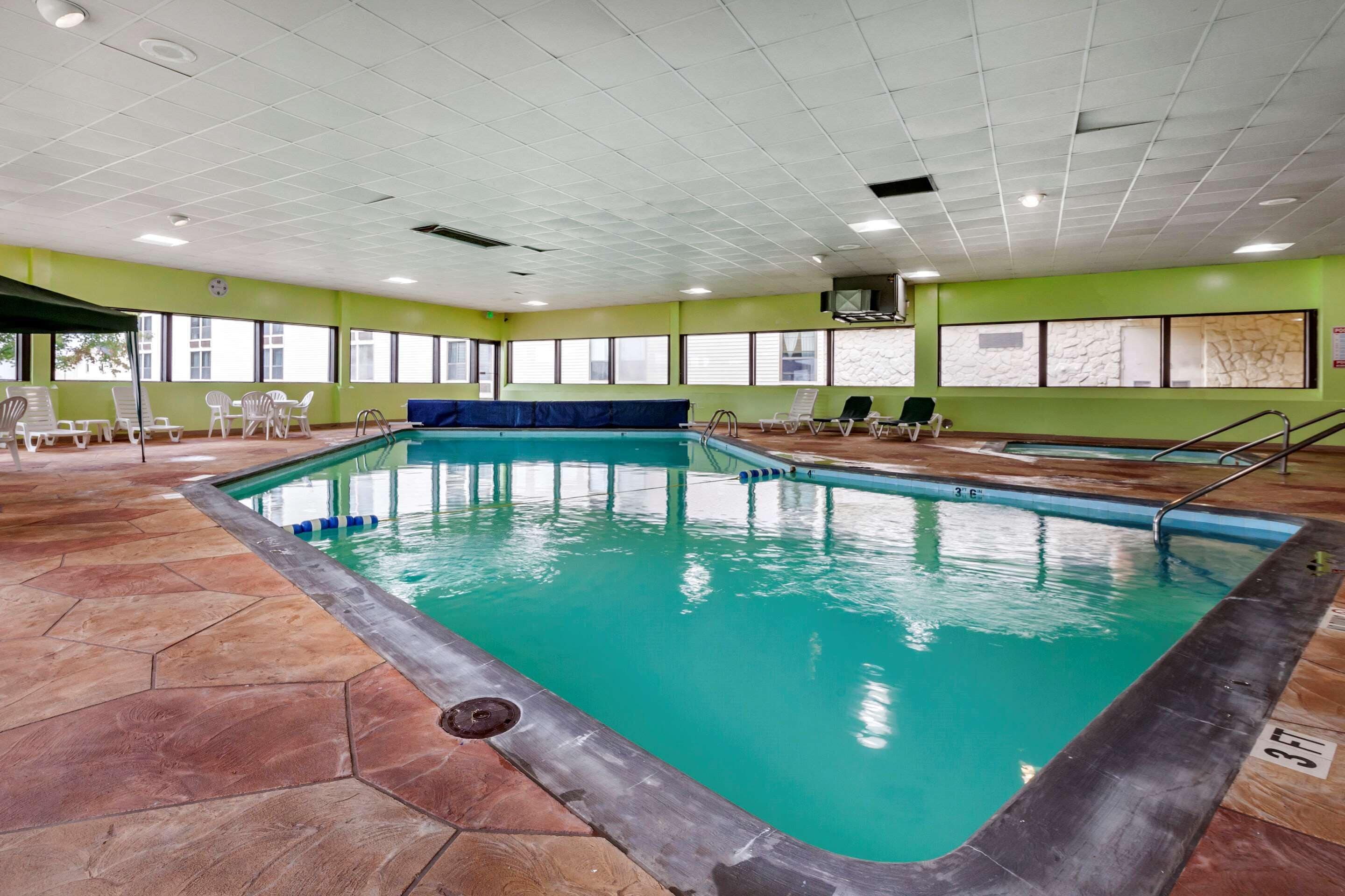 indoor pool, pool loungers