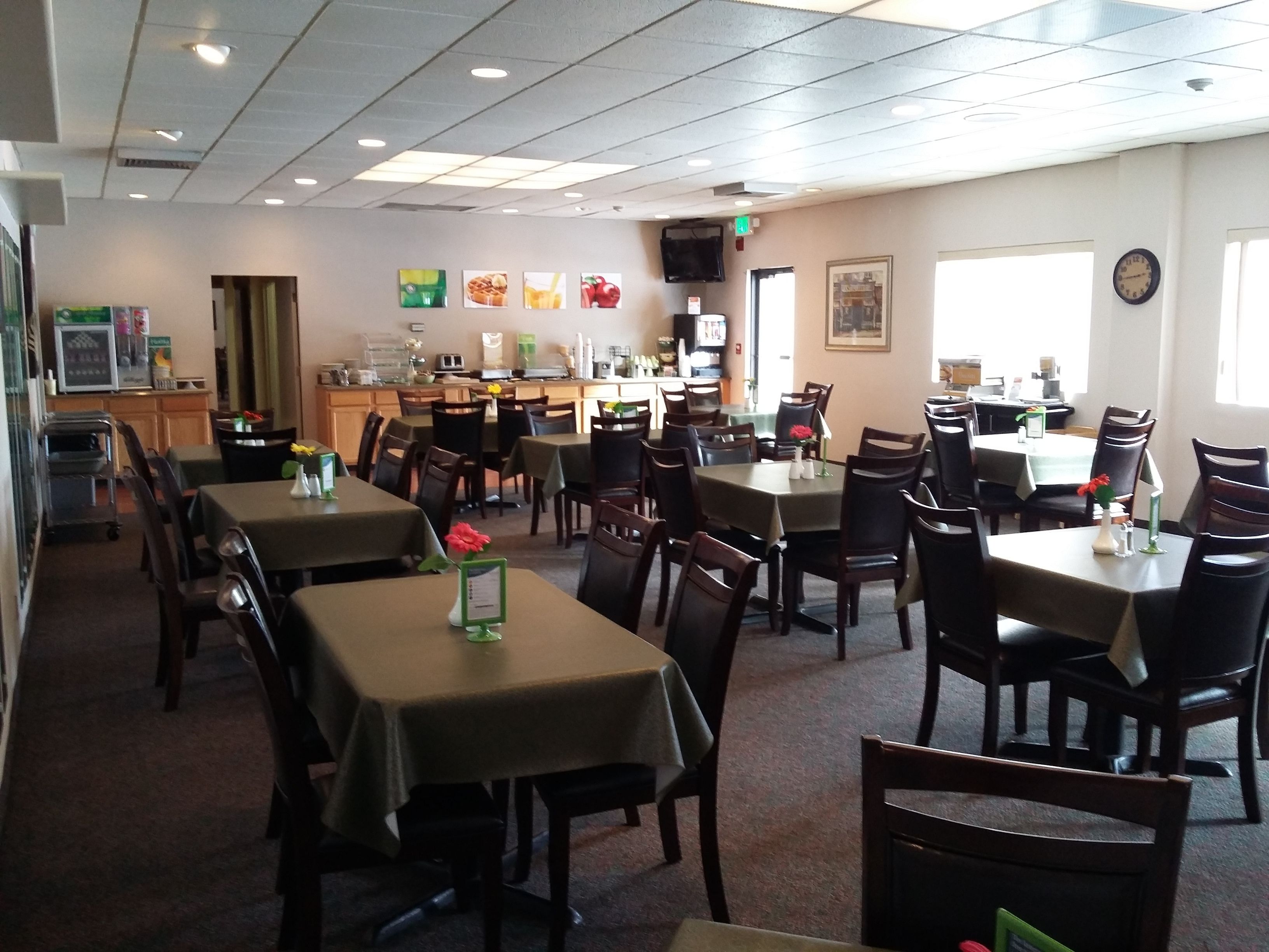 free daily continental breakfast