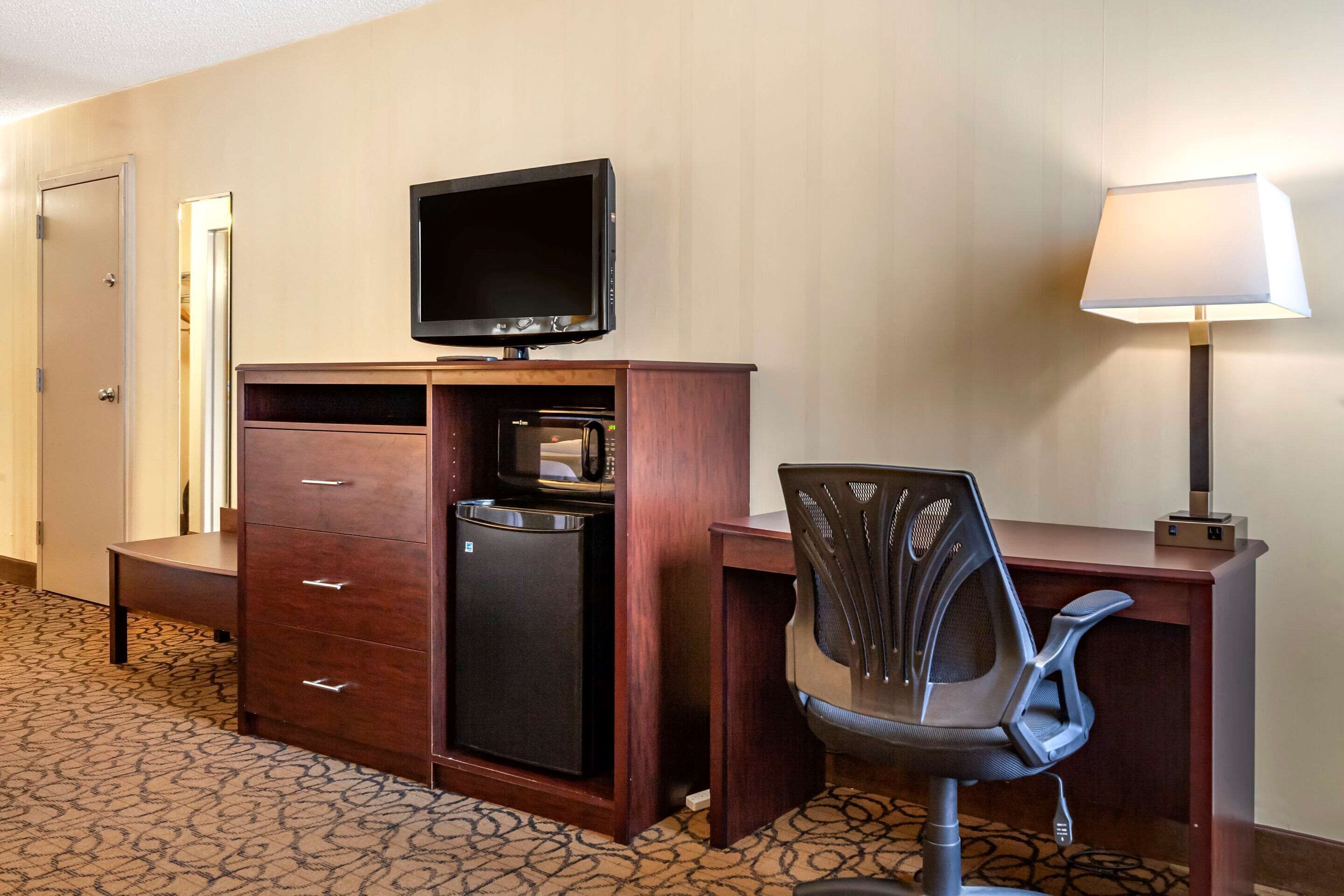 desk, iron/ironing board, rollaway beds, free wifi