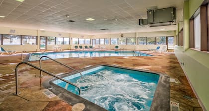Quality Inn & Suites Escanaba North
