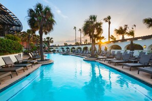 Piscine extérieure, cabanas (supplément), parasols