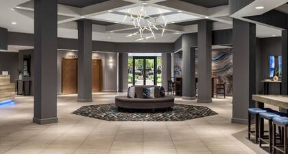 Crowne Plaza Edison by IHG