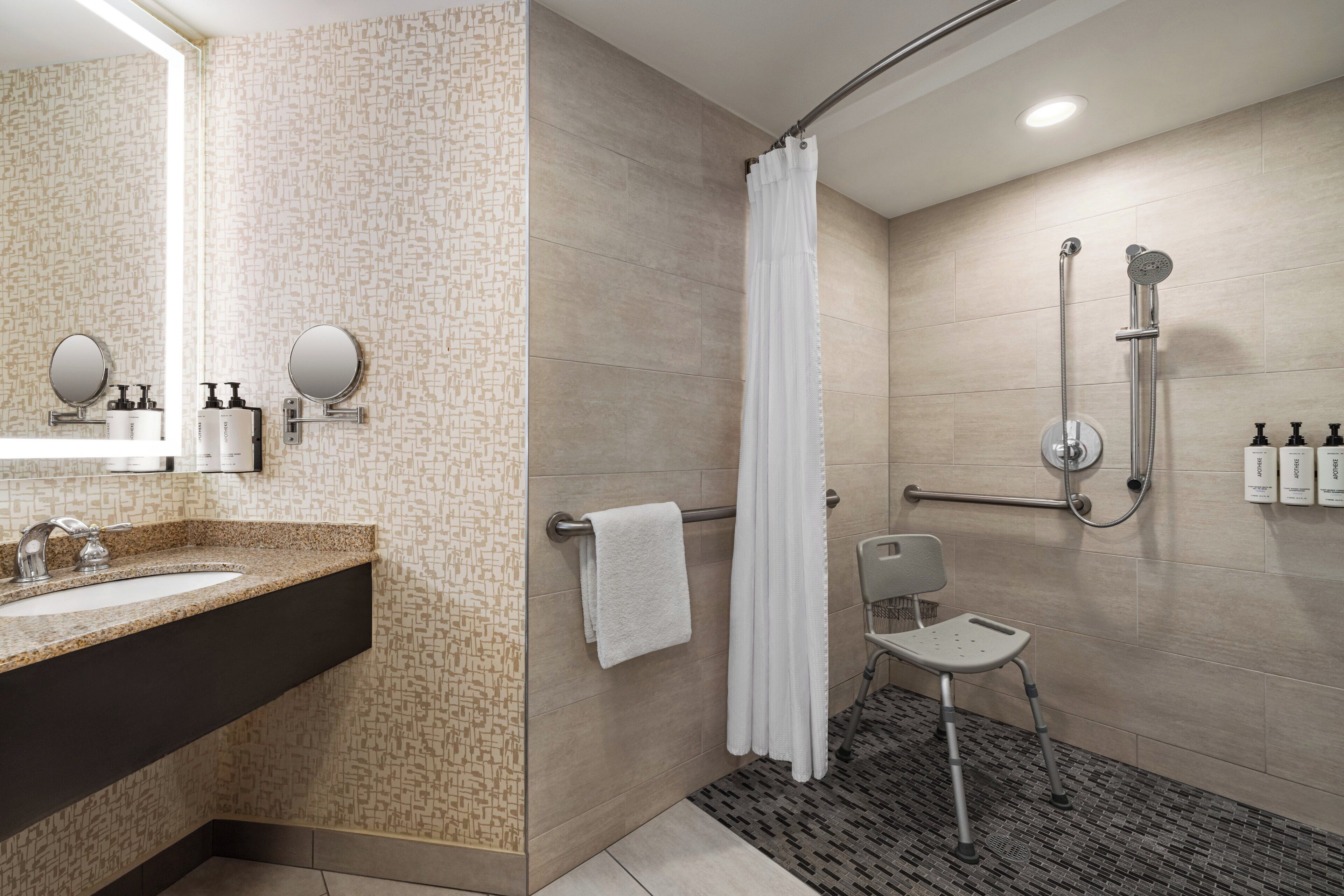 combined shower/bathtub, eco-friendly toiletries, hair dryer, towels