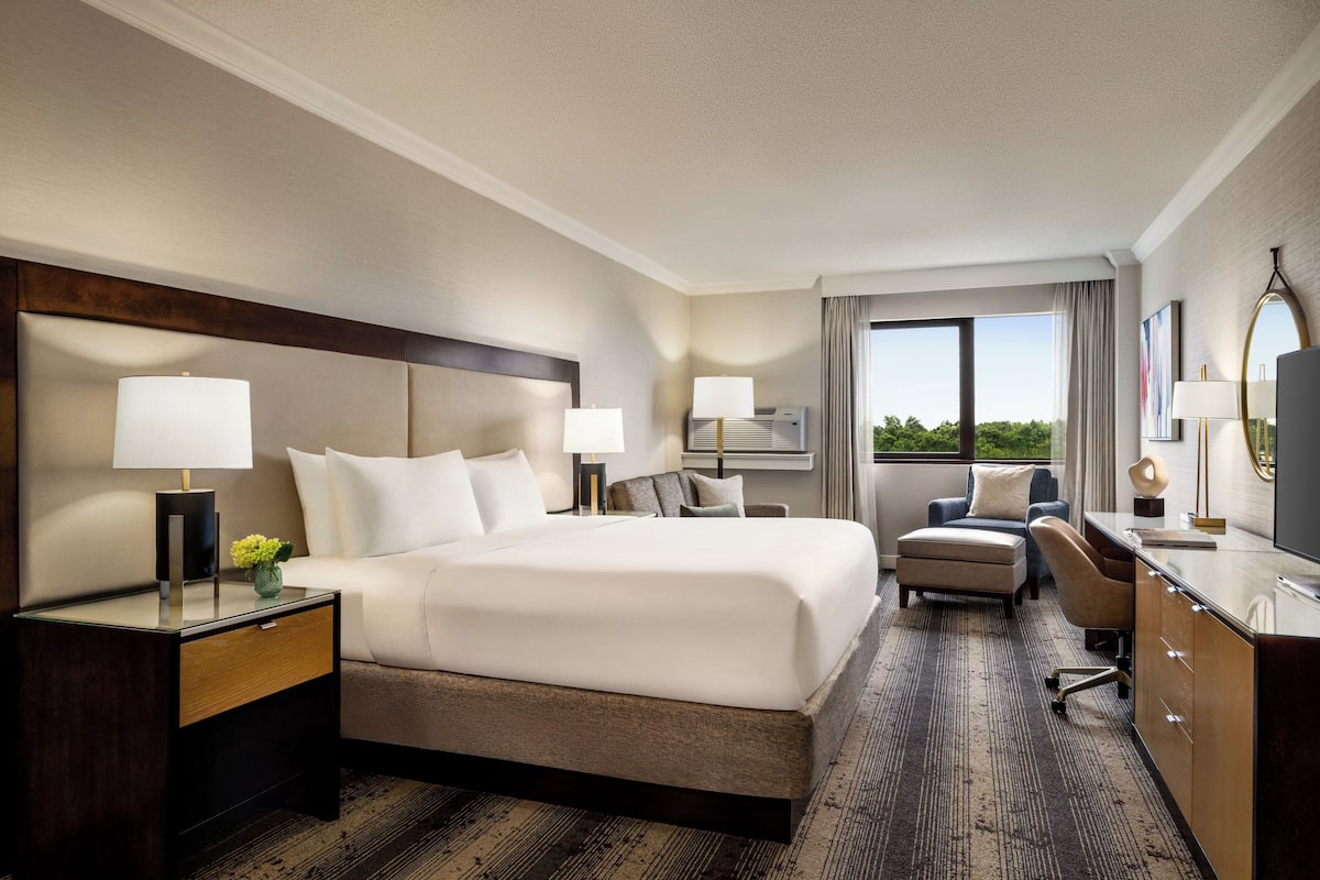 1 bedroom, in-room safe, individually decorated, individually furnished