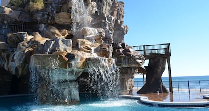 Days Inn by Wyndham Panama City Beach/Ocean Front