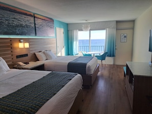 Zimmersafe, Schreibtisch, Bügeleisen/Bügelbrett, kostenlose Babybetten