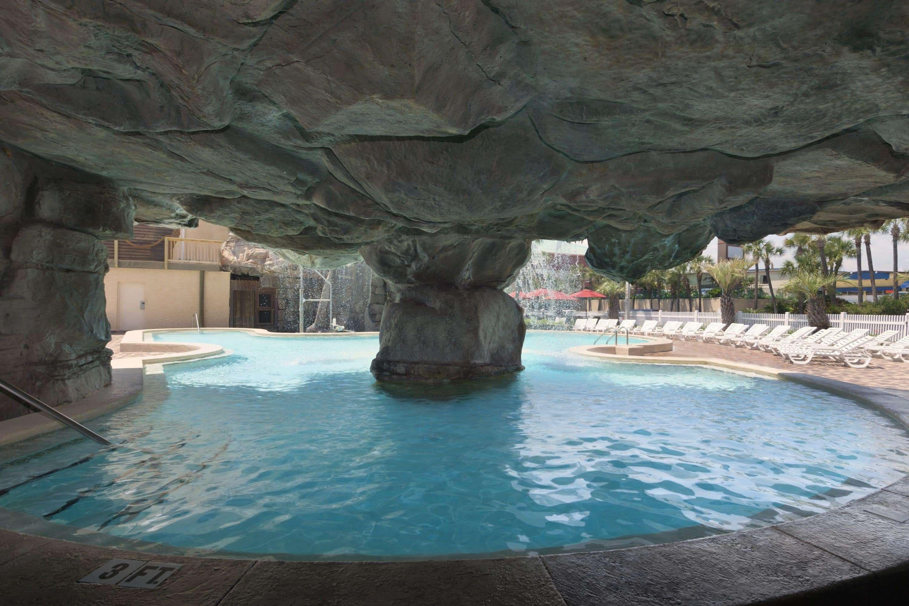 outdoor pool, open 8:00 am to 10:00 pm, pool loungers