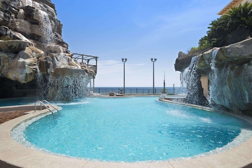 Days Inn by Wyndham Panama City Beach/Beachfront Resort 