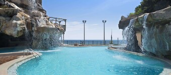 Days Inn by Wyndham Panama City Beach/Beachfront Resort 