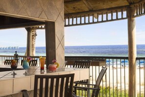 Bar (on property) - Days Inn by Wyndham Panama City Beach/Beachfront Resort  (Panama City Beach)