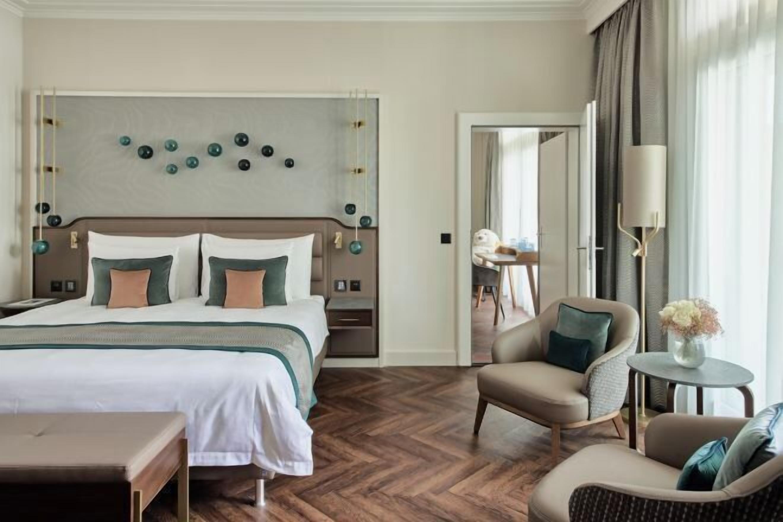 Premium bedding, minibar, in-room safe, desk