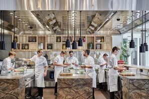 6 restaurants, breakfast, lunch, dinner served; international cuisine 