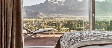 1 bedroom, premium bedding, minibar, in-room safe