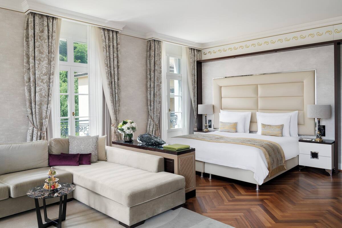 Junior Suite, Corner | 1 bedroom, premium bedding, minibar, in-room safe